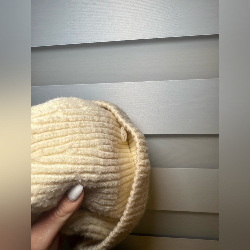 Cozy Winter Warm Cream Knit Pom-Pom Beanie Alpaca Wool Blend Made in Canada - Picture 3 of 5